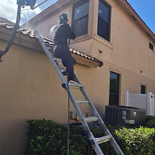 Pressure-washingPressure-Cleaning-a-residential-home-located-at-Boynton-Beach-FL-33472 4